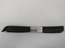 Laden Sie das Bild in den Galerie-Viewer, Jaguar X100 XKR XK8 Cabrio Dichtung Dach oben rechts Hood frame seal HJB7782AA