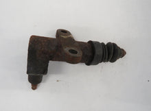 Laden Sie das Bild in den Galerie-Viewer, Mazda RX-7 FC (85-91) Kupplungsnehmerzylinder