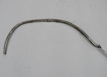 Laden Sie das Bild in den Galerie-Viewer, BMW E3 Zierleiste Chromleiste Radlauf Kotflügel hinten rechts