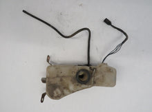 Laden Sie das Bild in den Galerie-Viewer, Mazda RX-7 FC (85-91) Wischwasserbehälter mit Pumpe vorn