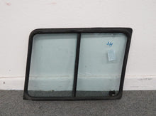 Laden Sie das Bild in den Galerie-Viewer, Mitsubishi Pajero Montero L040 Lang Glas Seitenfenster Schiebefenster links