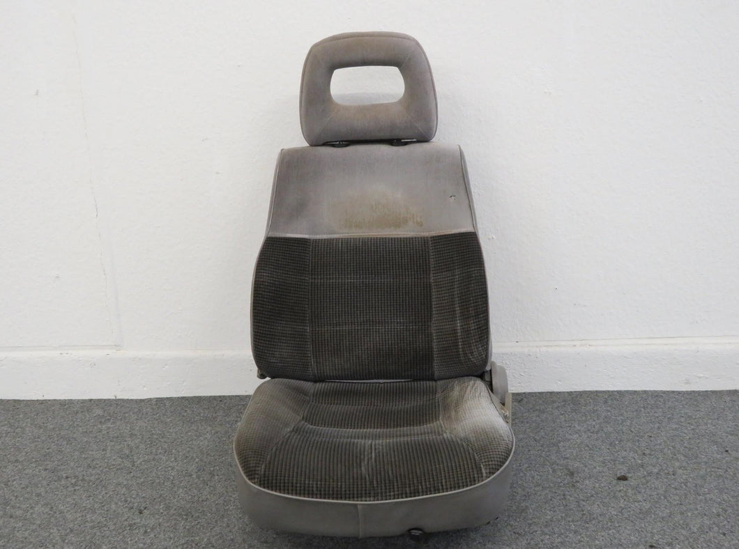 Mitsubishi Pajero Montero L040 Sitz vorn links Fahrersitz grau