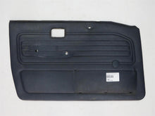 Laden Sie das Bild in den Galerie-Viewer, BMW E28 Türverkleidung Türpappe Kunstleder vorn links Pacific 51411902075