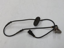 Laden Sie das Bild in den Galerie-Viewer, Mercedes Benz W124 S124 C124 ABS Sensor Vorne rechts