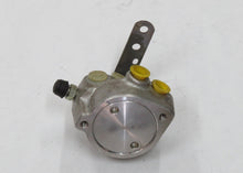 Laden Sie das Bild in den Galerie-Viewer, Mercedes Benz W124 Niveau Niveausensor Niveauregulierung Niveauregler 1233200258 NOS