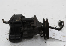 Laden Sie das Bild in den Galerie-Viewer, Mitsubishi Pajero Montero L040 2.6 Lenkhilfepumpe Servopumpe