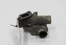 Laden Sie das Bild in den Galerie-Viewer, BMW E12 E21 E28 E30 M20 2.0 2.3 2.5 Thermostatgehäuse 12650559