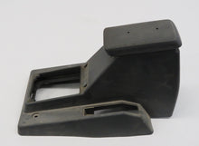 Laden Sie das Bild in den Galerie-Viewer, Mitsubishi Pajero Montero L040 Mittelkonsole Armlehne