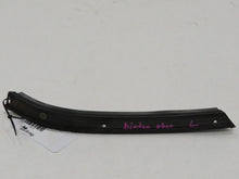 Laden Sie das Bild in den Galerie-Viewer, Jaguar X100 XKR XK8 Dichtungshalter links oben Seal retainer HJA7741AC