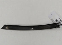 Laden Sie das Bild in den Galerie-Viewer, Jaguar X100 XKR XK8 Dichtungshalter links oben Seal retainer HJA7741AC