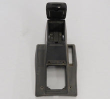 Laden Sie das Bild in den Galerie-Viewer, Mitsubishi Pajero Montero L040 Mittelkonsole Armlehne