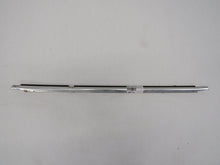 Laden Sie das Bild in den Galerie-Viewer, BMW E3 Zierleiste Chrome Fensterschachtdichtung aussen Tür hinten rechts