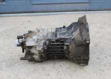 Laden Sie das Bild in den Galerie-Viewer, BMW E21 E28 E30 E34 Schaltgetriebe 5 Gang Getrag 2600106090