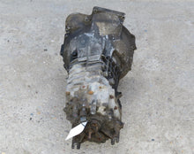 Laden Sie das Bild in den Galerie-Viewer, BMW E21 E28 E30 E34 Schaltgetriebe 5 Gang Getrag 2600106090