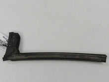 Laden Sie das Bild in den Galerie-Viewer, Jaguar X100 XKR XK8 Cabrio Dichtung oben links Hood frame seal left HJG7779AA