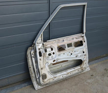 Laden Sie das Bild in den Galerie-Viewer, BMW E28 Tür vorn rechts 41511961308