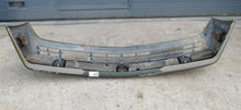 Laden Sie das Bild in den Galerie-Viewer, Mercedes Benz W124 Stoßstange vorne