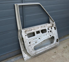 Laden Sie das Bild in den Galerie-Viewer, BMW E28 Tür vorn links