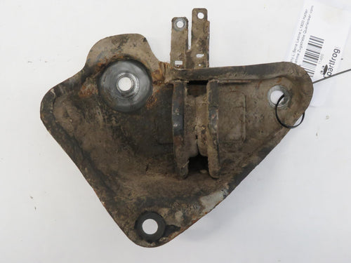 Subaru L-Serie Leone L1800 Halter Aufnahme Zugstrebe Querlenker vorn links