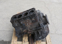 Laden Sie das Bild in den Galerie-Viewer, Simca 1301 Motor Rumpfmotor mit Kurbelwelle und Kolben