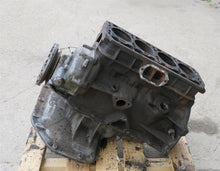 Laden Sie das Bild in den Galerie-Viewer, Simca 1301 Motor Rumpfmotor mit Kurbelwelle und Kolben