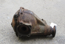 Laden Sie das Bild in den Galerie-Viewer, Mitsubishi Pajero Montero L040 2.6 Differential Differenzial vorn Vorderachsgetriebe
