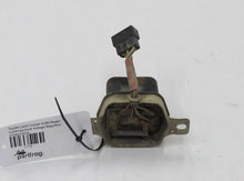 Laden Sie das Bild in den Galerie-Viewer, Toyota Land Cruiser HJ60 Regler Lichtmaschine Voltage Regulator 27700-57010