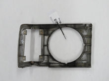 Laden Sie das Bild in den Galerie-Viewer, Toyota Land Cruiser HJ60 Blende Rahmen Scheinwerfer vorn rechts 53131-90A00