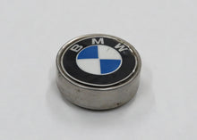Laden Sie das Bild in den Galerie-Viewer, BMW E28 Deckel Emblem Radnabe Nabendeckel Alufelge
