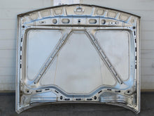 Laden Sie das Bild in den Galerie-Viewer, BMW E28 Motorhaube vorn Polarissilber Silber