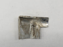 Laden Sie das Bild in den Galerie-Viewer, BMW E3 Chromleiste Zierleiste Scheibenrahmen Heckscheibe Eckstück rechts