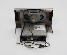 Laden Sie das Bild in den Galerie-Viewer, Rover P5 Mark II 3.0 Radio Motorola Radioblende mit Lautsprecher
