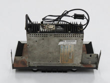 Laden Sie das Bild in den Galerie-Viewer, Rover P5 Mark II 3.0 Radio Motorola Radioblende mit Lautsprecher