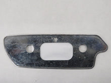 Laden Sie das Bild in den Galerie-Viewer, BMW E3 Chromunterlage Zierleiste Türgriff innen Tür hinten rechts