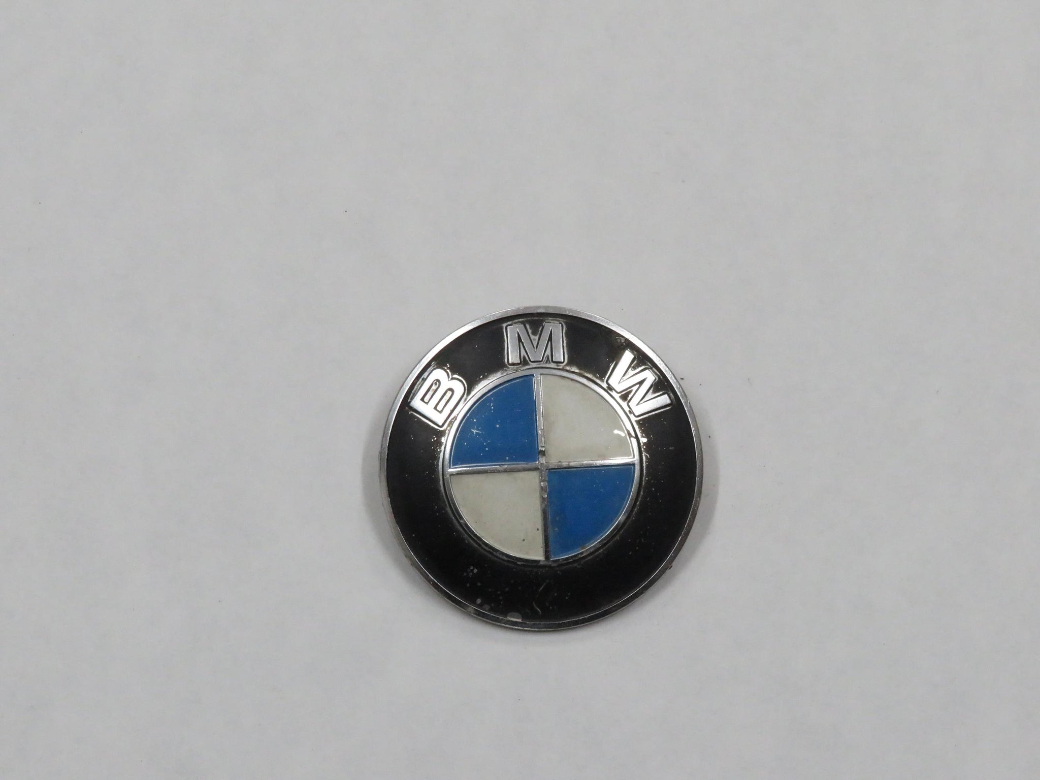 BMW E12 Emblem vorn Motorhaube 00095808114 – PARTFROG
