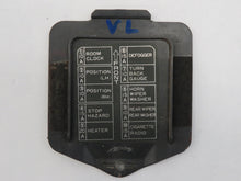 Laden Sie das Bild in den Galerie-Viewer, Mitsubishi Pajero Montero L040 Deckel Sicherungskasten