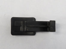 Laden Sie das Bild in den Galerie-Viewer, Mitsubishi Pajero Montero L040 Halter Haken Handschuhfach