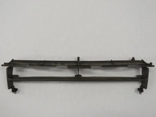 Laden Sie das Bild in den Galerie-Viewer, Nissan 300ZX Z31 Lufteinlass Grill Gitter Stoßstange vorn unten 62256 21P00