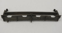 Laden Sie das Bild in den Galerie-Viewer, Nissan 300ZX Z31 Lufteinlass Grill Gitter Stoßstange vorn unten 62256 21P00