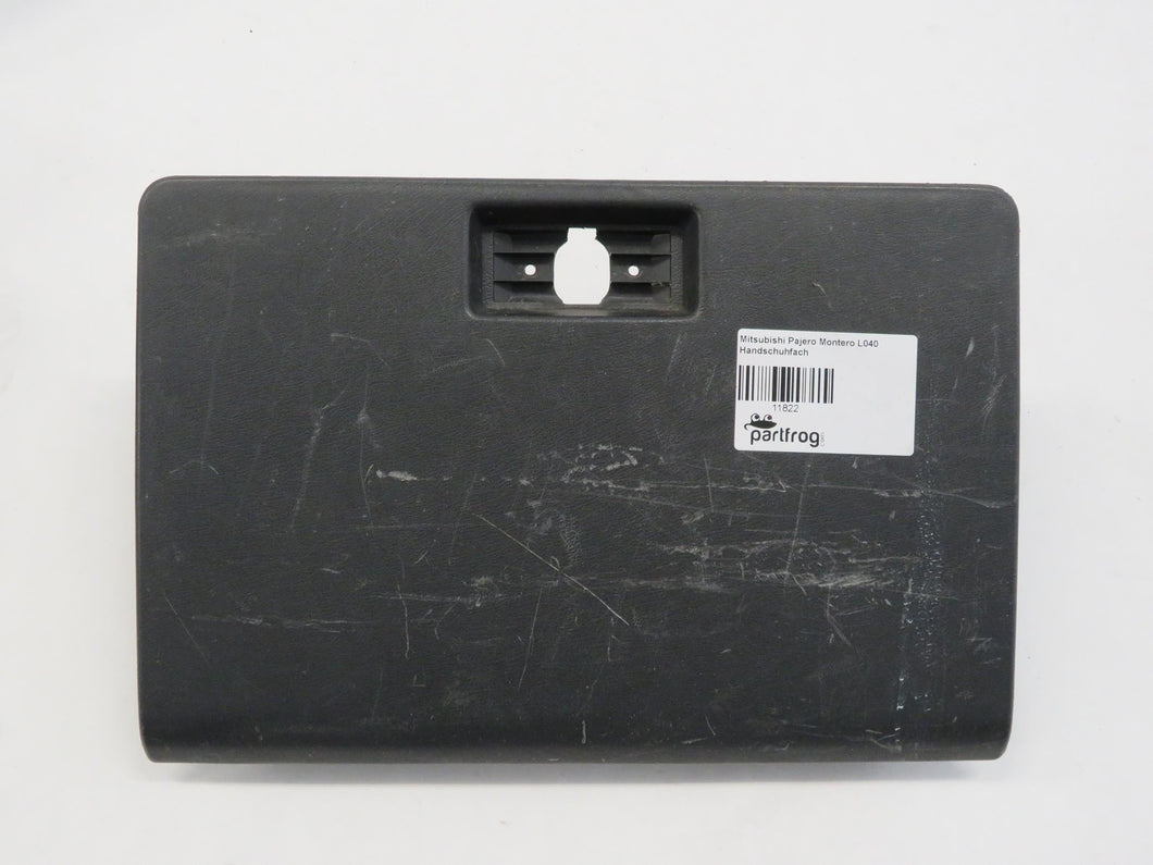 Mitsubishi Pajero Montero L040 Handschuhfach