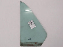 Laden Sie das Bild in den Galerie-Viewer, BMW E3 Scheibe Fenster Glas Tür hinten links Dreiecksscheibe grün