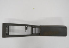 Laden Sie das Bild in den Galerie-Viewer, Nissan 300ZX Z31 Mittelkonsole Mittelarmlehne