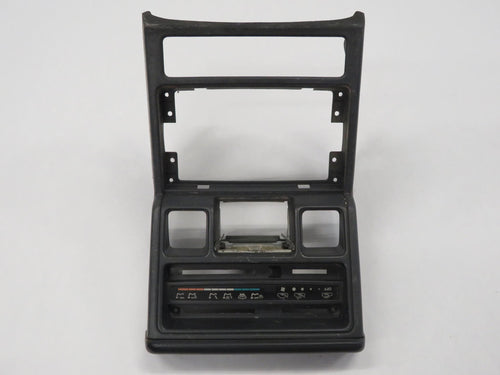 Mitsubishi Pajero Montero L040 Mittelkonsole