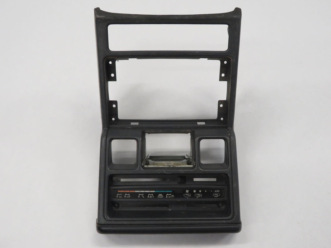 Mitsubishi Pajero Montero L040 Mittelkonsole