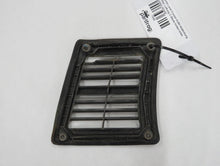 Laden Sie das Bild in den Galerie-Viewer, Toyota Land Cruiser HJ60 Abdeckung Gitter Lüftung C-Säule hinten links 62952-90A00