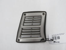Laden Sie das Bild in den Galerie-Viewer, Toyota Land Cruiser HJ60 Abdeckung Gitter Lüftung C-Säule hinten rechts 62951-90A00