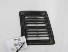 Laden Sie das Bild in den Galerie-Viewer, Toyota Land Cruiser HJ60 Abdeckung Gitter Lüftung C-Säule hinten rechts 62951-90A00