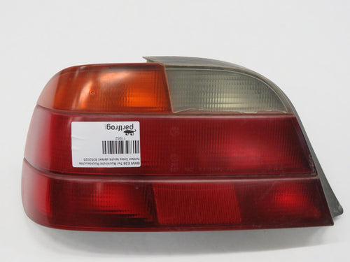 BMW E38 7er Rücklicht Rückleuchte hinten links leicht defekt 8352025