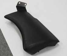 Laden Sie das Bild in den Galerie-Viewer, Porsche 928 S4 Knieschutzblende Unterteil Armaturenbrett links Leder 92855213150