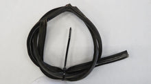 Laden Sie das Bild in den Galerie-Viewer, Alfa Romeo Alfetta (1975-1977) Türdichtung oben Türrahmen Tür hinten links